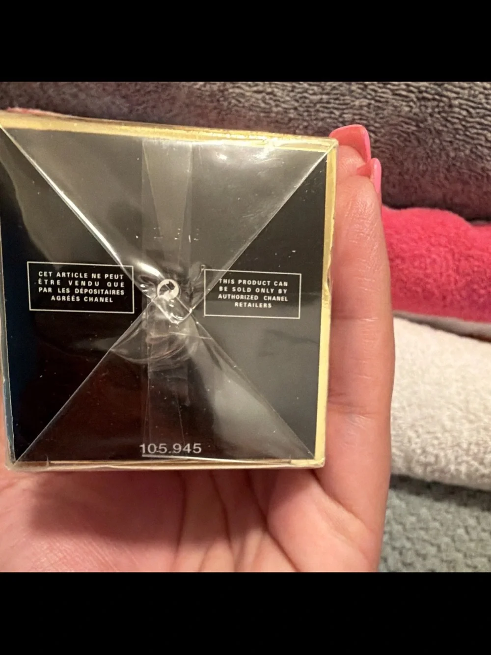 CHANEL N°5 Packaging — Black & Gold Accents
